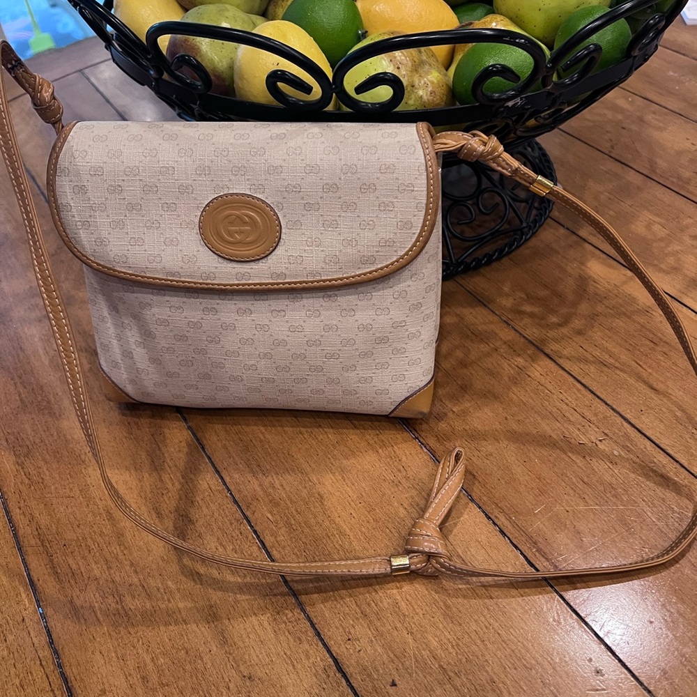Vintage Gucci Supreme Crossbody CC design Classic